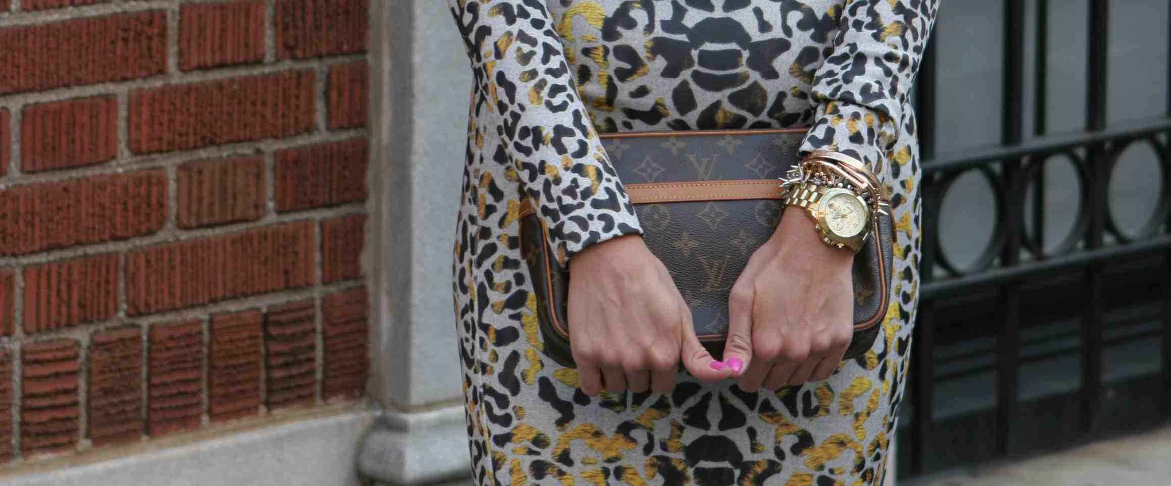 CrashingRED Louis Vuitton clutch, styling, emerald nails, Mimco statement  ring, dressing up for a dinner, fshion blog - CrashingRED
